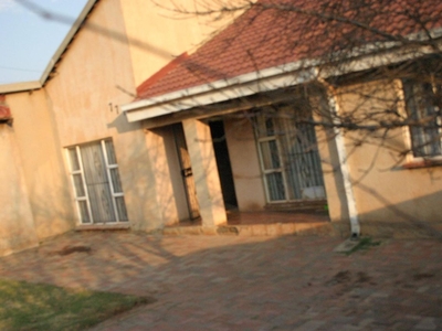 3 Bedroom House For Sale in Mohlakeng