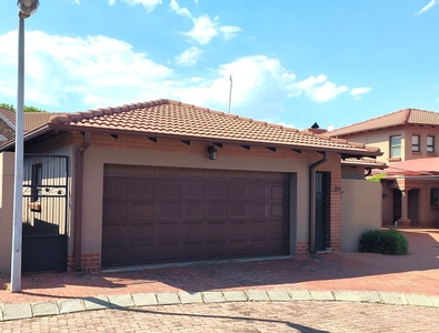3 Bedroom House Rented in Rietvalleirand
