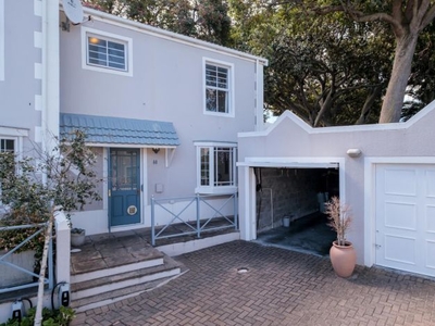 3 Bedroom townhouse - freehold to rent in Kenilworth, Cape Town