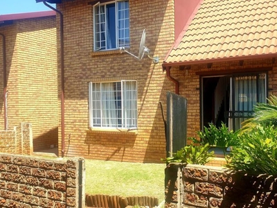 4 Bedroom duplex townhouse - sectional to rent in Hennopspark, Centurion
