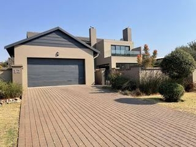 Beautiful Modern 4 Bedroom HOME, All - Ensuite in the heart of Midstream Ridge!