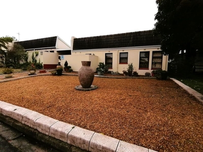 Charming 2-Bedroom Home with Braai Room in Prime Brackenfell Location