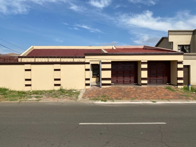 House For Sale in LENASIA EXT 1