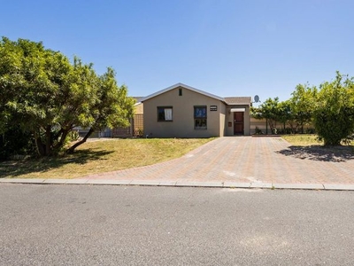 THREE BEDROOM FAMILY HOME IN THE WINELANDS!!!