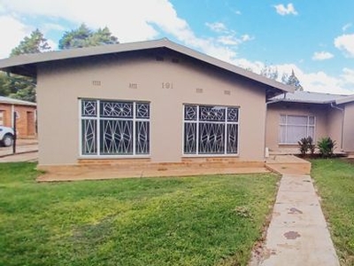 4 Bedroom House To Let in Vryburg