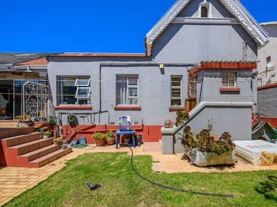 8 Bedroom House Sold in Port Elizabeth Central