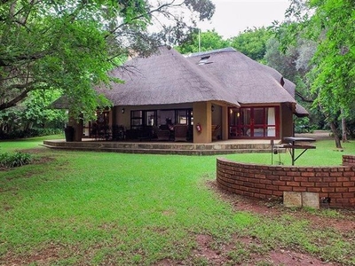 Exceptional Private Bushveld setting.
