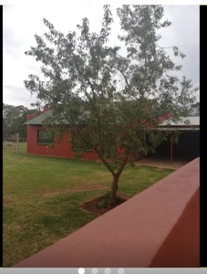 House on small holding(Garsfontein road: Bashewa - 14 km from Woodlands centre