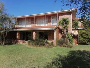 13 Bed House in Summerstrand