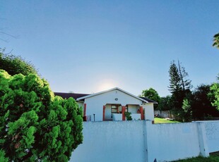 3 Bedroom House for sale in Southernwood