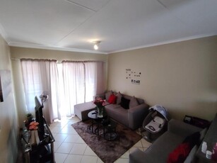 Top Floor Apartment Available 01 August 2024 in Secure Complex in The Hoewes – Don’t miss out on this opportunity to live in a load-shedding-free area, conveniently close to shopping malls and public transport routes.