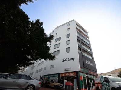 0.5 Bedroom Apartment For Sale in Cape Town City Centre - 406 220 on Loop 220 Loop Street