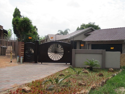3 Bedroom House for Sale For Sale in Clubview - Private Sale