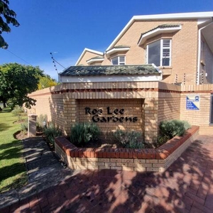 Townhouse For Rent In Nahoon, East London