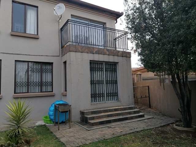 Townhouse For Sale In Hoeveld Park, Witbank
