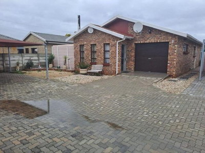 Townhouse For Sale In Windsor Park, Despatch