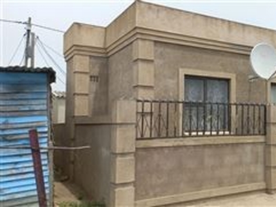 2 Bedroom House To Let in Kwanonqaba