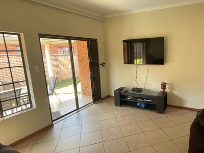 3 Bedroom townhouse - sectional rented in Equestria, Pretoria
