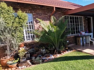Townhouse For Sale In Annlin, Pretoria