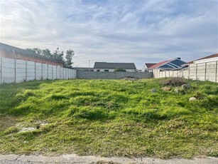 408 m² Land available in Fairview