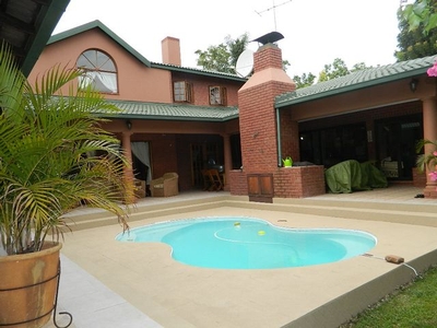 3 Bedroom House For Sale in Silver Lakes Golf Estate
