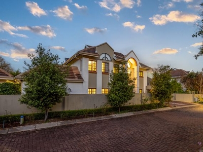 4 Bedroom House For Sale in Lonehill