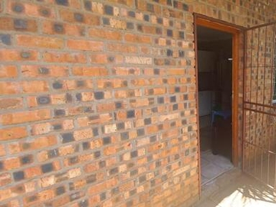 Apartment For Rent In Memorial Road Area, Kimberley