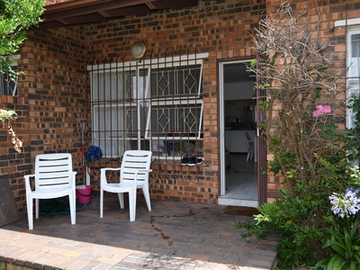 Apartment For Sale in Woodmead