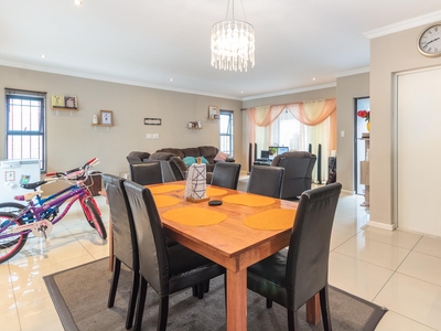 Freehold For Sale in Parklands North