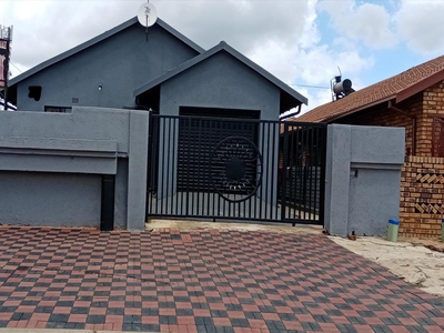 House For Sale in Daveyton