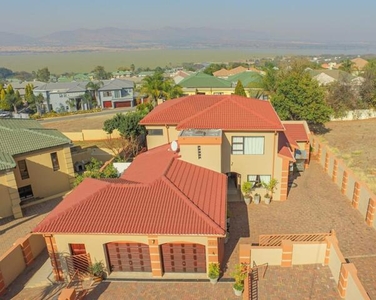 House For Sale In Kosmos Ridge, Hartbeespoort