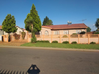House for sale in Lenasia