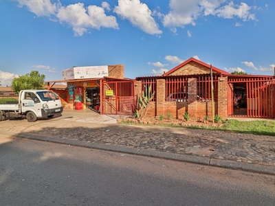 House For Sale in Lenasia Ext 13