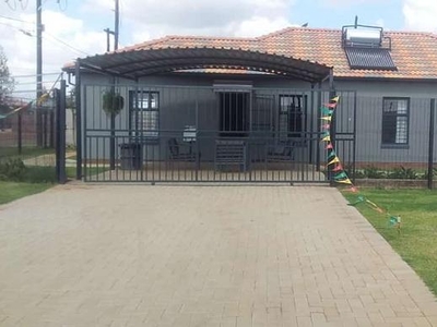 House for sale in Mohlakeng