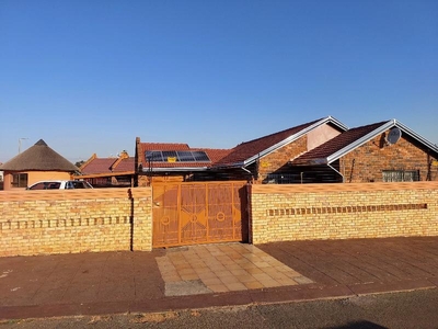 House for sale in Spruitview