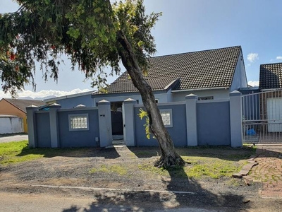House for sale in Strand