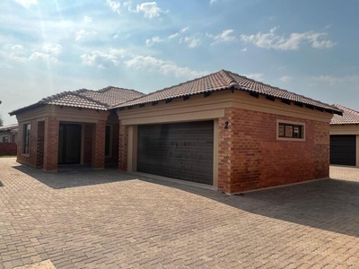 Townhouse For Rent In Silver Stone Country Estate, Centurion