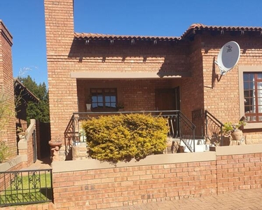 Townhouse For Sale In Dan Pienaar, Bloemfontein