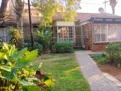 Townhouse For Sale in Hatfield