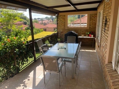Townhouse For Sale In Honeydew Manor, Roodepoort