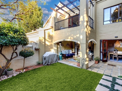 Townhouse For Sale in Lonehill