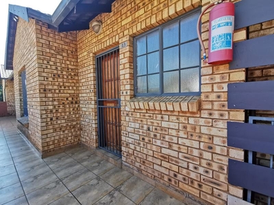 Townhouse for sale in Meyerton Central