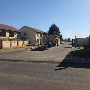 Townhouse for sale in Parkrand