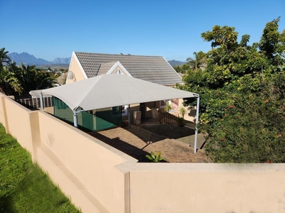 Townhouse for sale in Protea Village