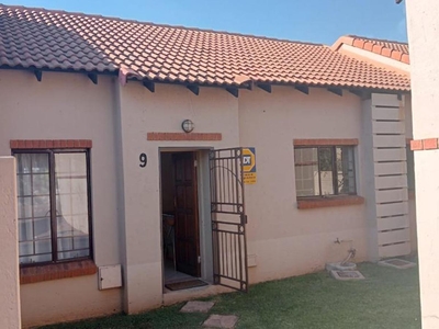 Townhouse – sectional For Sale in Mooikloof Ridge