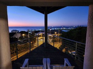 Apartment / Flat For Sale in Sea Point, Cape Town