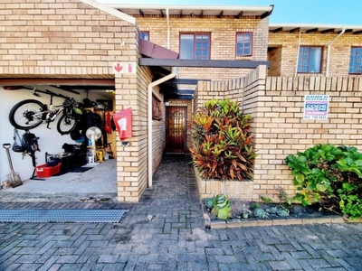 3 Bed Townhouse/Cluster for Sale Beacon Bay North East London