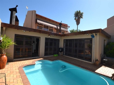 3 Bed Townhouse in Jan Cilliers Park