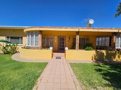 4 Bedroom Freehold For Sale in Die Rand