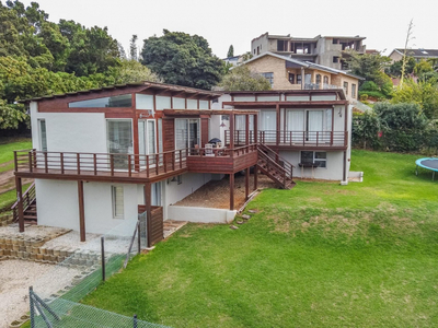 House for sale with 4 bedrooms, Wavecrest, Jeffreys Bay